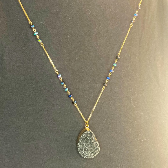 Gold chain necklace with blue black and green beads with hanging cut obsidian - Picture 1 of 2